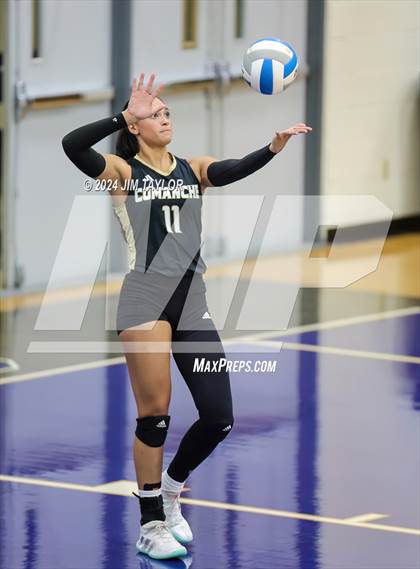 Thumbnail 2 in Iowa Park vs Comanche (UIL 3A  Bi-district) photogallery.