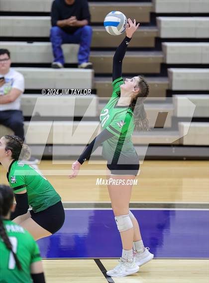 Thumbnail 1 in Iowa Park vs Comanche (UIL 3A  Bi-district) photogallery.