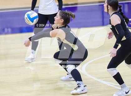 Thumbnail 3 in Iowa Park vs Comanche (UIL 3A  Bi-district) photogallery.