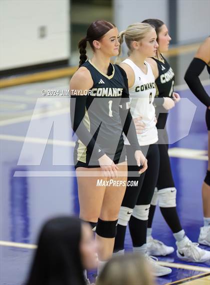 Thumbnail 3 in Iowa Park vs Comanche (UIL 3A  Bi-district) photogallery.