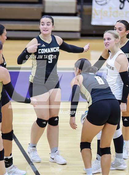 Thumbnail 1 in Iowa Park vs Comanche (UIL 3A  Bi-district) photogallery.