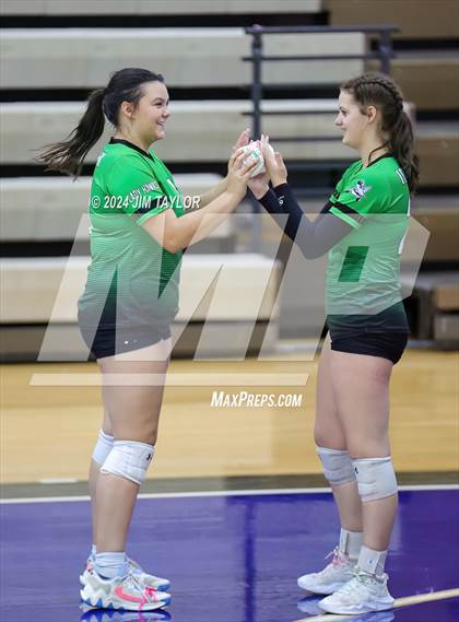 Thumbnail 3 in Iowa Park vs Comanche (UIL 3A  Bi-district) photogallery.