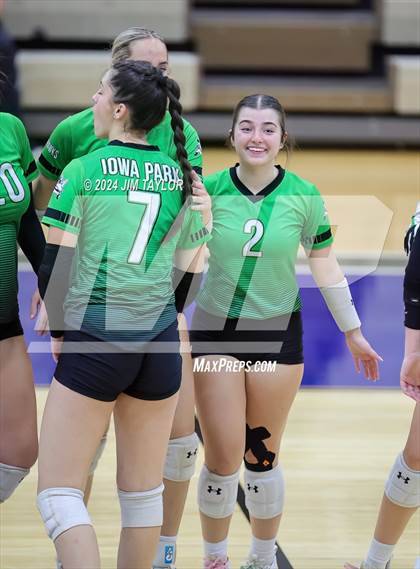 Thumbnail 3 in Iowa Park vs Comanche (UIL 3A  Bi-district) photogallery.