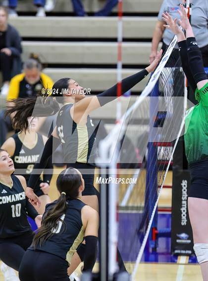 Thumbnail 1 in Iowa Park vs Comanche (UIL 3A  Bi-district) photogallery.