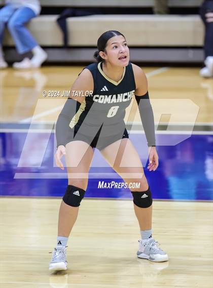 Thumbnail 1 in Iowa Park vs Comanche (UIL 3A  Bi-district) photogallery.