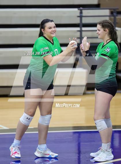 Thumbnail 1 in Iowa Park vs Comanche (UIL 3A  Bi-district) photogallery.