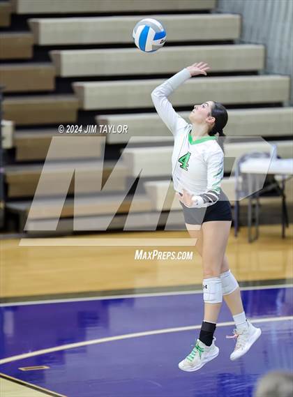 Thumbnail 1 in Iowa Park vs Comanche (UIL 3A  Bi-district) photogallery.