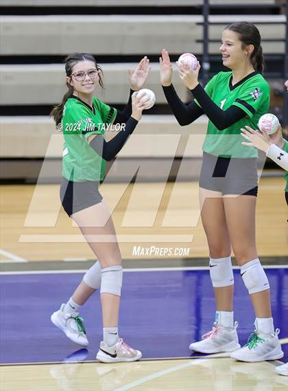 Thumbnail 1 in Iowa Park vs Comanche (UIL 3A  Bi-district) photogallery.