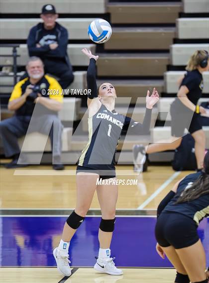 Thumbnail 1 in Iowa Park vs Comanche (UIL 3A  Bi-district) photogallery.