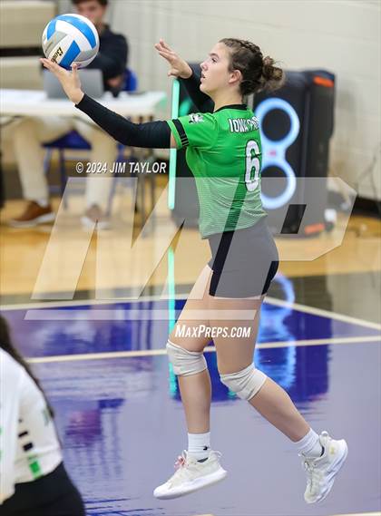 Thumbnail 3 in Iowa Park vs Comanche (UIL 3A  Bi-district) photogallery.