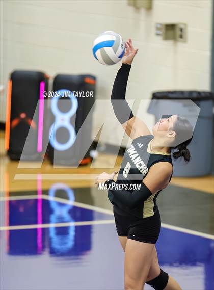 Thumbnail 3 in Iowa Park vs Comanche (UIL 3A  Bi-district) photogallery.