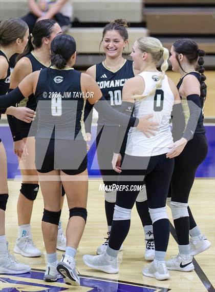 Thumbnail 3 in Iowa Park vs Comanche (UIL 3A  Bi-district) photogallery.