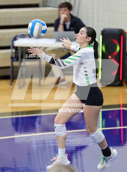 Thumbnail 3 in Iowa Park vs Comanche (UIL 3A  Bi-district) photogallery.