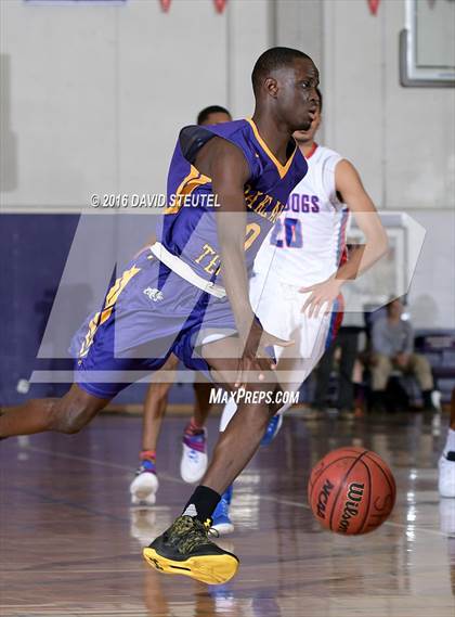 Thumbnail 1 in Oakland Tech vs. Folsom (St. Hope Elite Classic) photogallery.