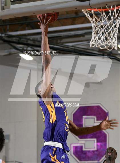 Thumbnail 1 in Oakland Tech vs. Folsom (St. Hope Elite Classic) photogallery.