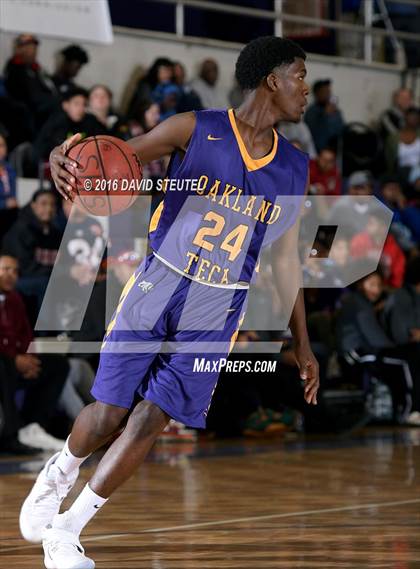 Thumbnail 2 in Oakland Tech vs. Folsom (St. Hope Elite Classic) photogallery.