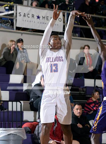 Thumbnail 2 in Oakland Tech vs. Folsom (St. Hope Elite Classic) photogallery.