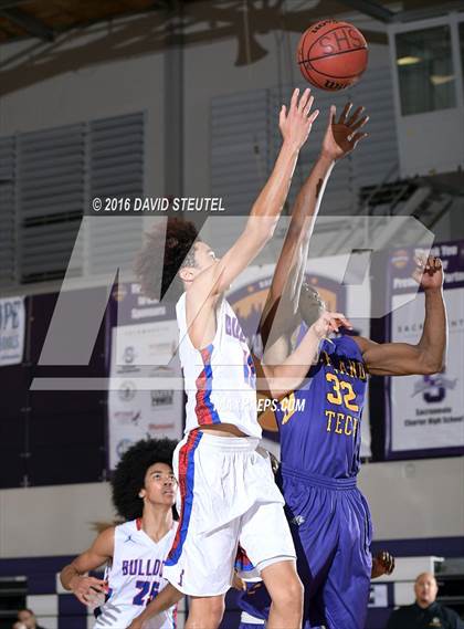 Thumbnail 1 in Oakland Tech vs. Folsom (St. Hope Elite Classic) photogallery.