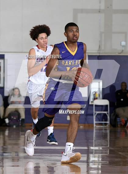 Thumbnail 3 in Oakland Tech vs. Folsom (St. Hope Elite Classic) photogallery.