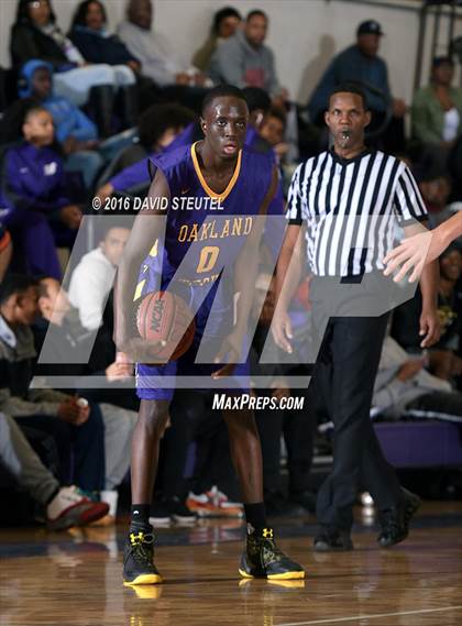 Thumbnail 1 in Oakland Tech vs. Folsom (St. Hope Elite Classic) photogallery.