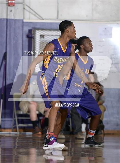 Thumbnail 2 in Oakland Tech vs. Folsom (St. Hope Elite Classic) photogallery.