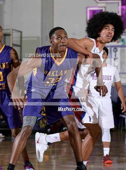 Thumbnail 3 in Oakland Tech vs. Folsom (St. Hope Elite Classic) photogallery.