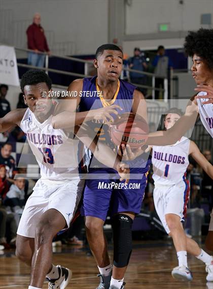 Thumbnail 3 in Oakland Tech vs. Folsom (St. Hope Elite Classic) photogallery.