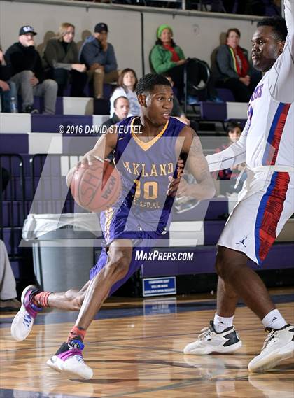Thumbnail 3 in Oakland Tech vs. Folsom (St. Hope Elite Classic) photogallery.