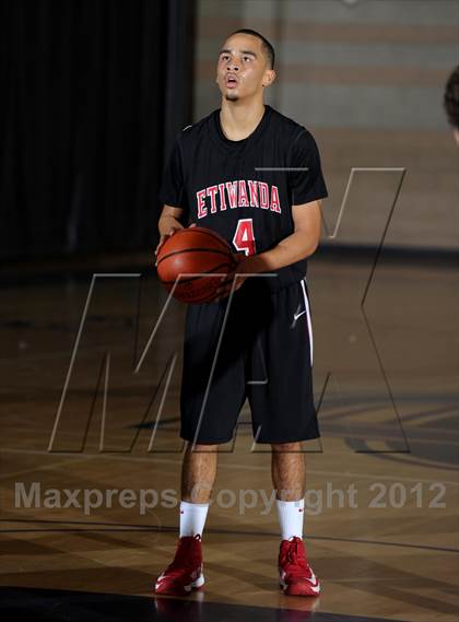 Thumbnail 3 in Etiwanda vs. Santiago (Inland Empire Classic) photogallery.