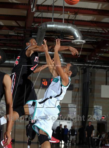 Thumbnail 1 in Etiwanda vs. Santiago (Inland Empire Classic) photogallery.