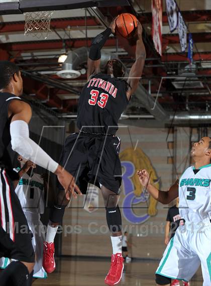 Thumbnail 2 in Etiwanda vs. Santiago (Inland Empire Classic) photogallery.