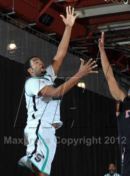 Thumbnail 3 in Etiwanda vs. Santiago (Inland Empire Classic) photogallery.