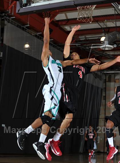 Thumbnail 1 in Etiwanda vs. Santiago (Inland Empire Classic) photogallery.