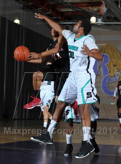 Thumbnail 2 in Etiwanda vs. Santiago (Inland Empire Classic) photogallery.