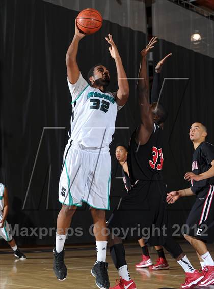 Thumbnail 2 in Etiwanda vs. Santiago (Inland Empire Classic) photogallery.