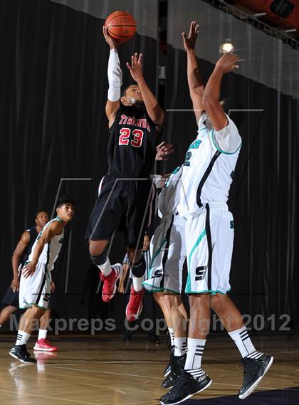 Thumbnail 1 in Etiwanda vs. Santiago (Inland Empire Classic) photogallery.