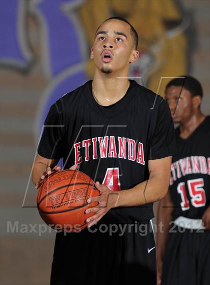 Thumbnail 2 in Etiwanda vs. Santiago (Inland Empire Classic) photogallery.