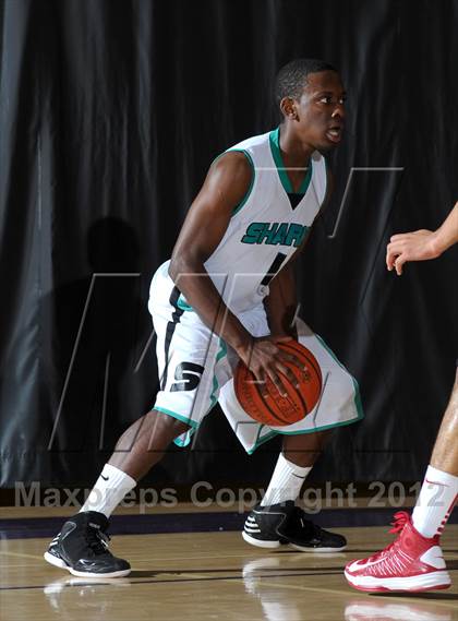 Thumbnail 2 in Etiwanda vs. Santiago (Inland Empire Classic) photogallery.