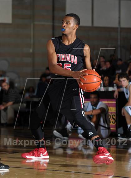 Thumbnail 3 in Etiwanda vs. Santiago (Inland Empire Classic) photogallery.