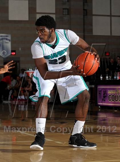 Thumbnail 2 in Etiwanda vs. Santiago (Inland Empire Classic) photogallery.