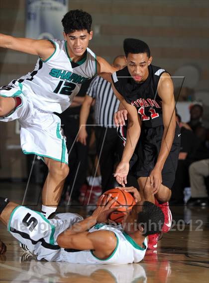 Thumbnail 1 in Etiwanda vs. Santiago (Inland Empire Classic) photogallery.