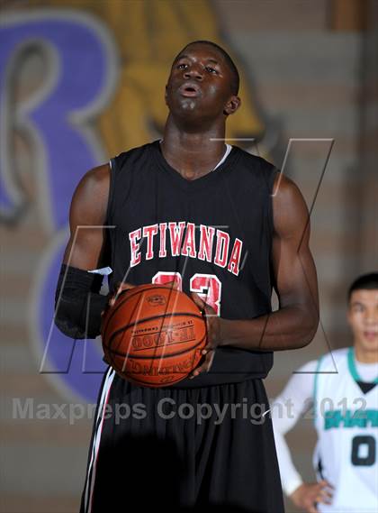 Thumbnail 2 in Etiwanda vs. Santiago (Inland Empire Classic) photogallery.