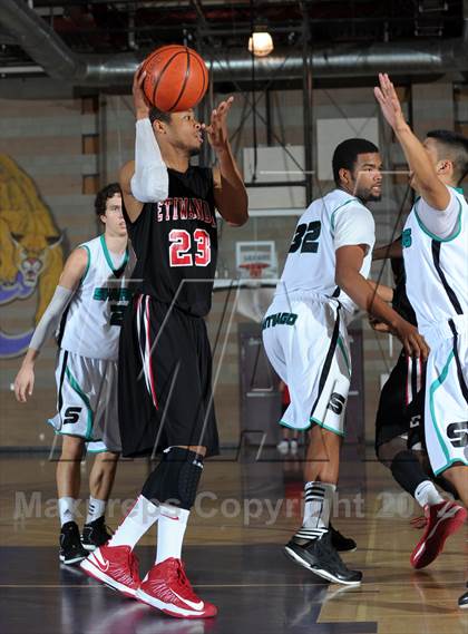 Thumbnail 2 in Etiwanda vs. Santiago (Inland Empire Classic) photogallery.