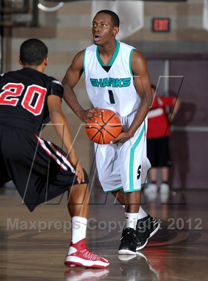 Thumbnail 3 in Etiwanda vs. Santiago (Inland Empire Classic) photogallery.