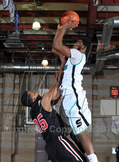 Thumbnail 3 in Etiwanda vs. Santiago (Inland Empire Classic) photogallery.