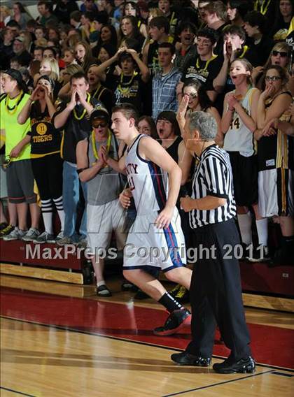 Thumbnail 1 in Unity vs. Northwestern (WIAA D3 Sectional Semi-Final) photogallery.