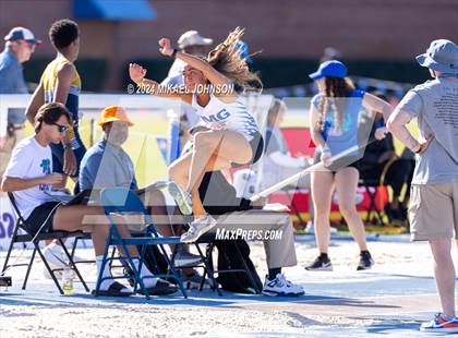 Thumbnail 2 in UF Relays (Saturday - Triple Jump) photogallery.