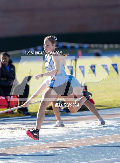 Thumbnail 1 in UF Relays (Saturday - Triple Jump) photogallery.