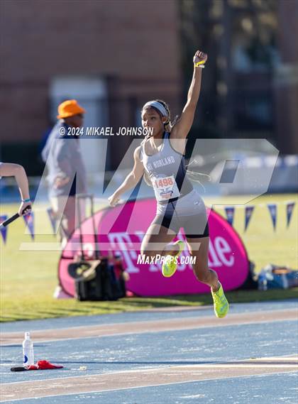 Thumbnail 1 in UF Relays (Saturday - Triple Jump) photogallery.