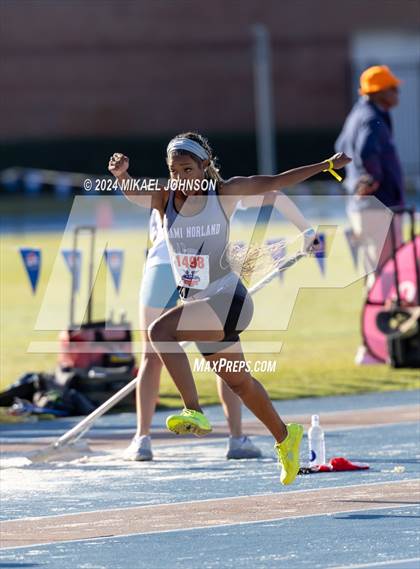 Thumbnail 2 in UF Relays (Saturday - Triple Jump) photogallery.